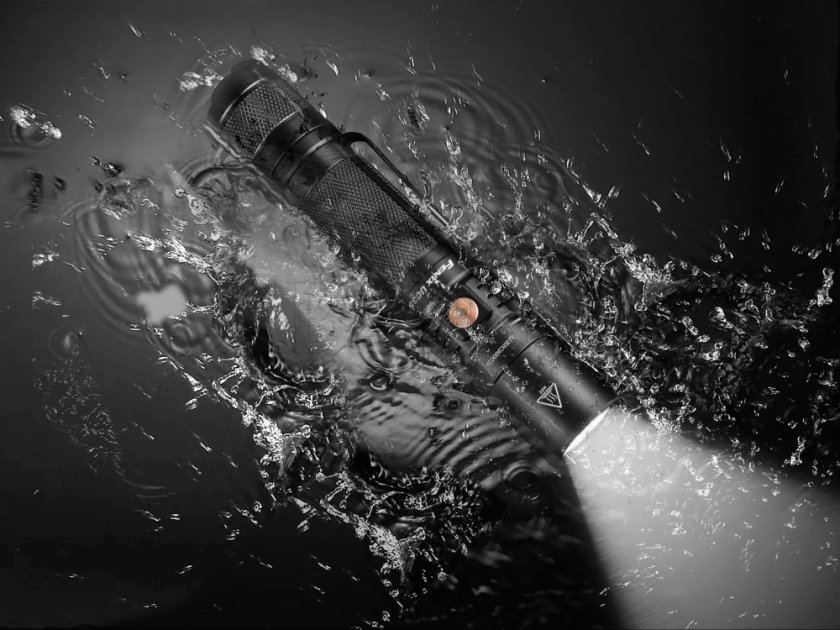 Fenix UC35 V2.0 LED flashlight