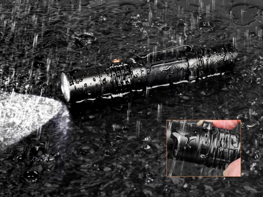 Fenix UC35 V2.0 LED flashlight