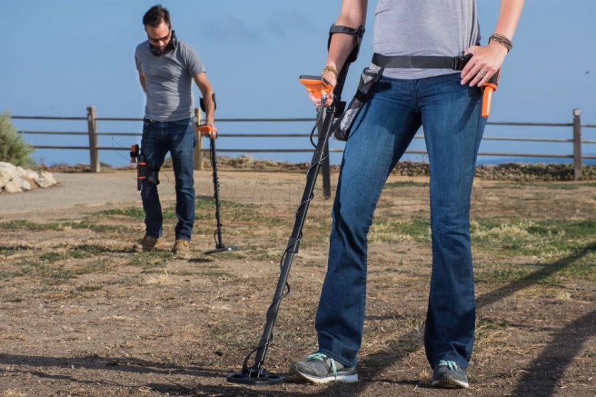Quest Q40 metal detector