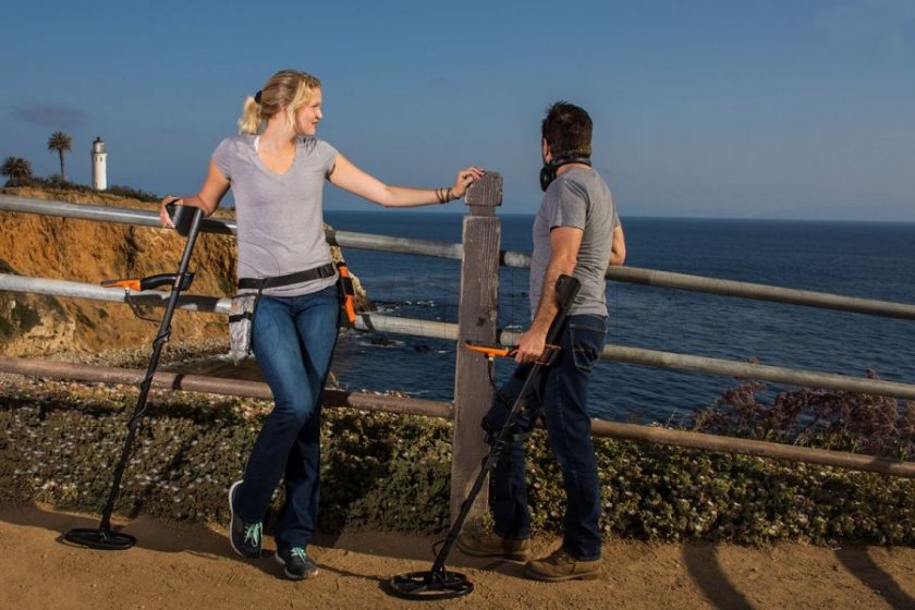 Quest Q40 metal detector
