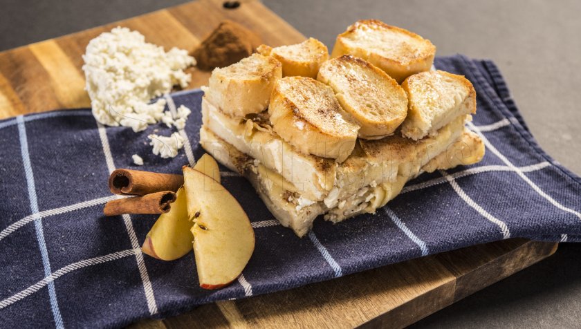Semolina with apples and cinnamon Adventure Menu