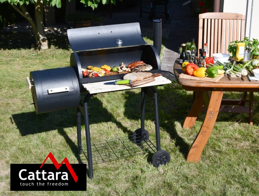 SMOKIE charcoal grill with smokebox