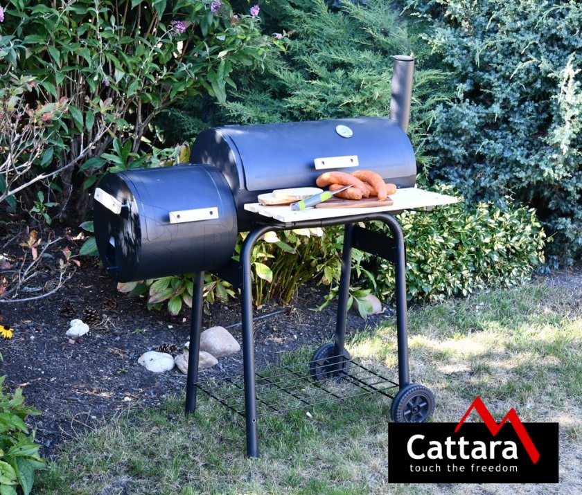 SMOKIE charcoal grill with smokebox