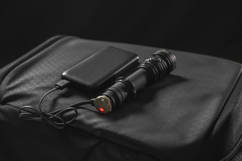 Svítilna Armytek Viking PRO MAX studené světlo 14.jpg